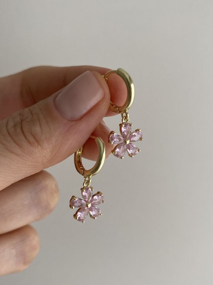 Altın Kaplama Sallantılı Pembe Taşlı Çiçek Halka Küpe(İç çapı:1 cm)