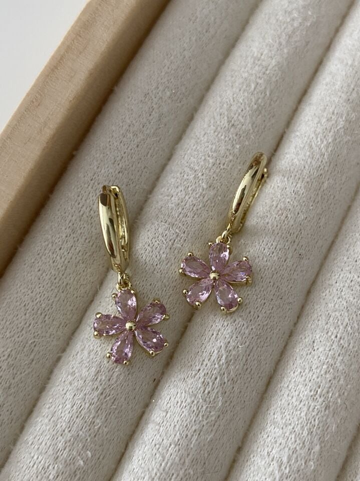 Altın Kaplama Sallantılı Pembe Taşlı Çiçek Halka Küpe(İç çapı:1 cm)