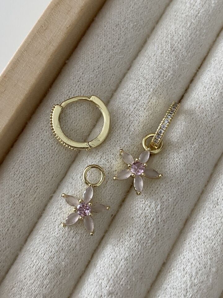 Altın Kaplama Pembe Yıldız Çiçeği Charm Taşlı Halka Küpe(İç çapı:1 cm)