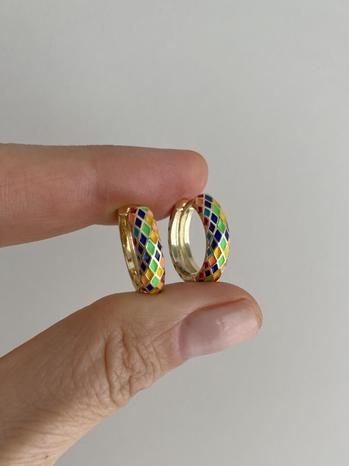 Altın Kaplama Mineli Renkli Fosforlu Desenli Halka Küpe(İç çapı:1,4 cm)