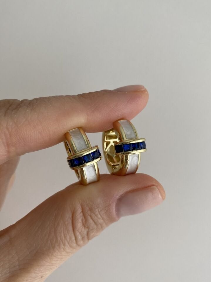 Altın Kaplama Beyaz Mineli Lacivert Taş Detaylı Halka Küpe(İç çapı:1,3 cm)