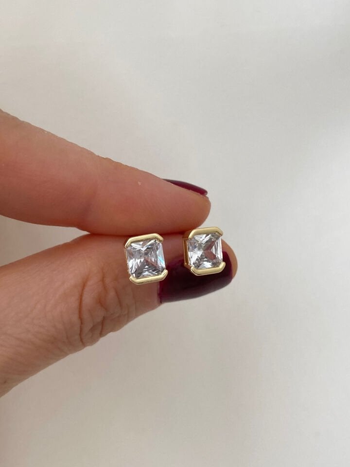 “Özel Seri” Gold Çerçeveli Minimal Taş Küpe