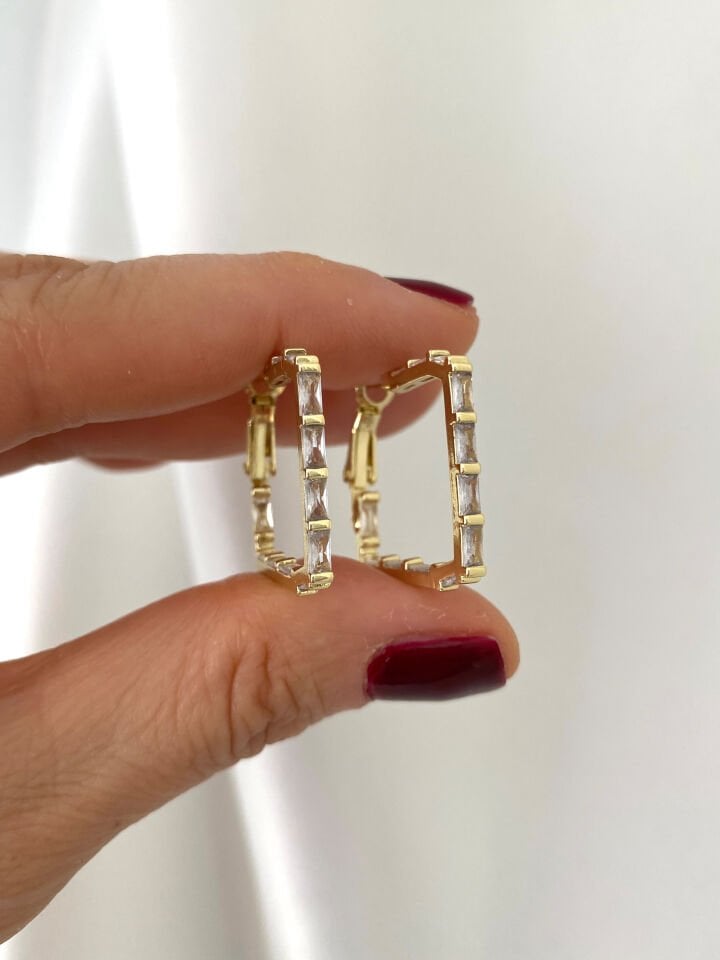 İnce Baget Taşlı Geometrik Halka Küpe