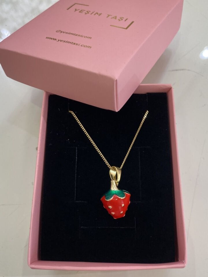 Yılbaşı Çilek Kolye