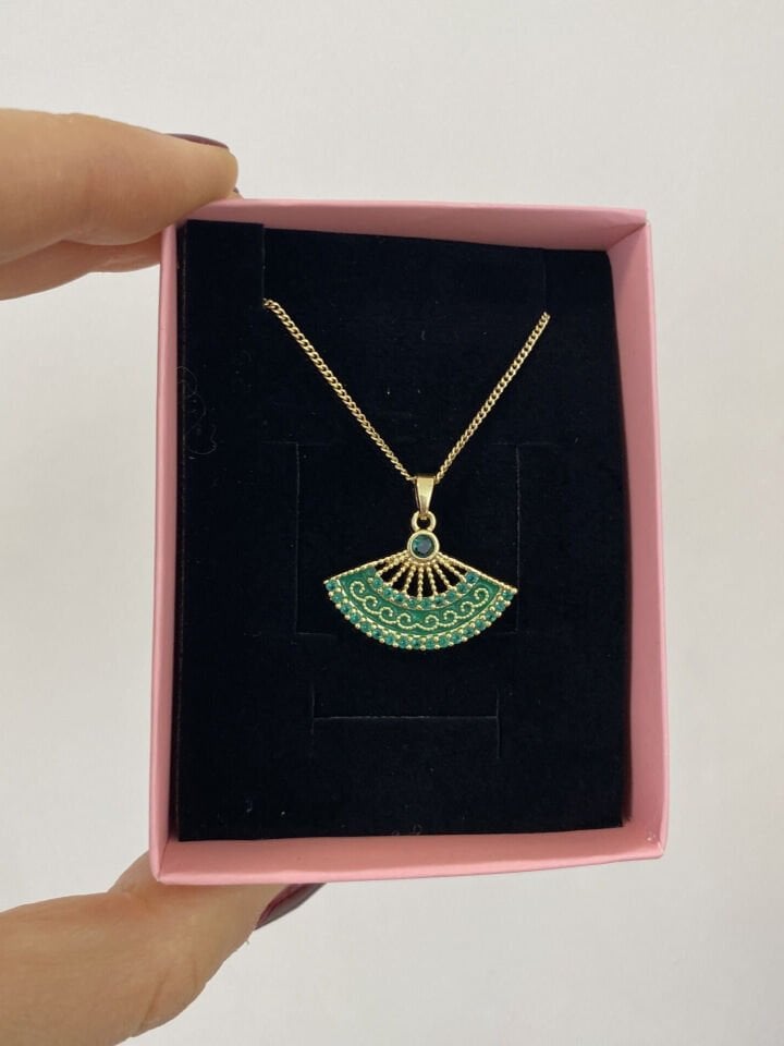 Yılbaşı Taşlı Yeşil Yelpaze Kolye