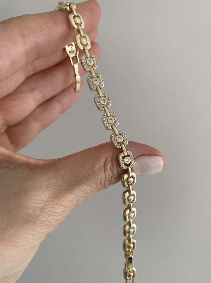 Altın Kaplama Gömme Taşlı Tek Taş Detaylı Kare Form Bileklik (16,5cm+ek)