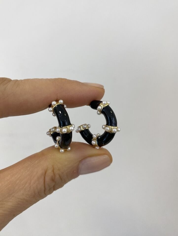 Siyah Mineli İnci Detaylı Küpe