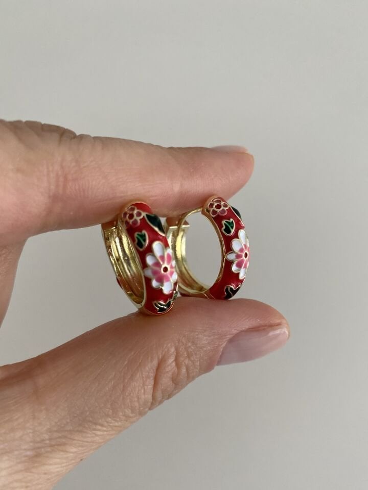 Altın Kaplama Mineli Çiçek Motifli Halka Küpe Kırmızı (İç çapı:1,5 cm)