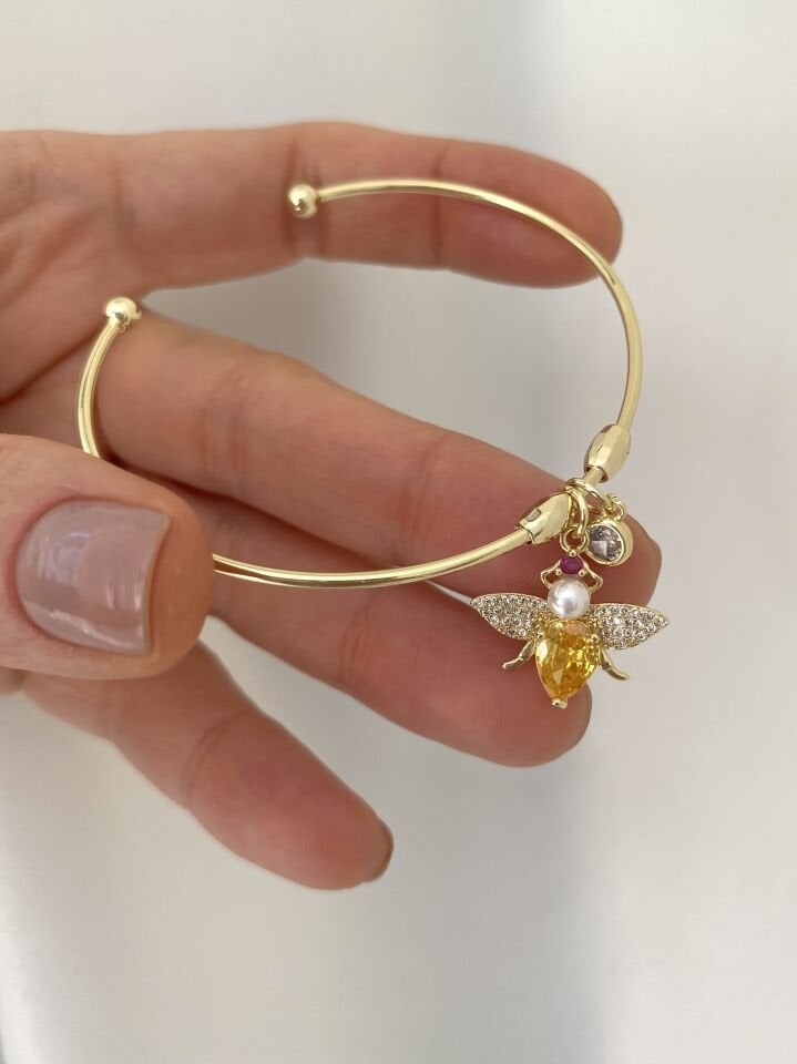 Tekli Sarı Taşlı Arı Detay Charmlı İnce Bileklik