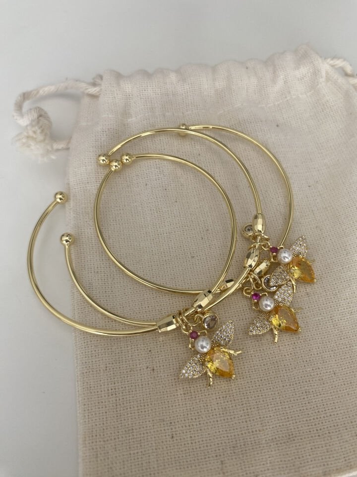 Tekli Sarı Taşlı Arı Detay Charmlı İnce Bileklik