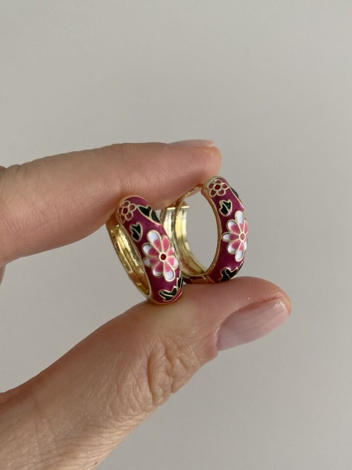 Altın Kaplama Mineli Çiçek Motifli Halka Küpe Mürdüm (İç çapı:1,5 cm)