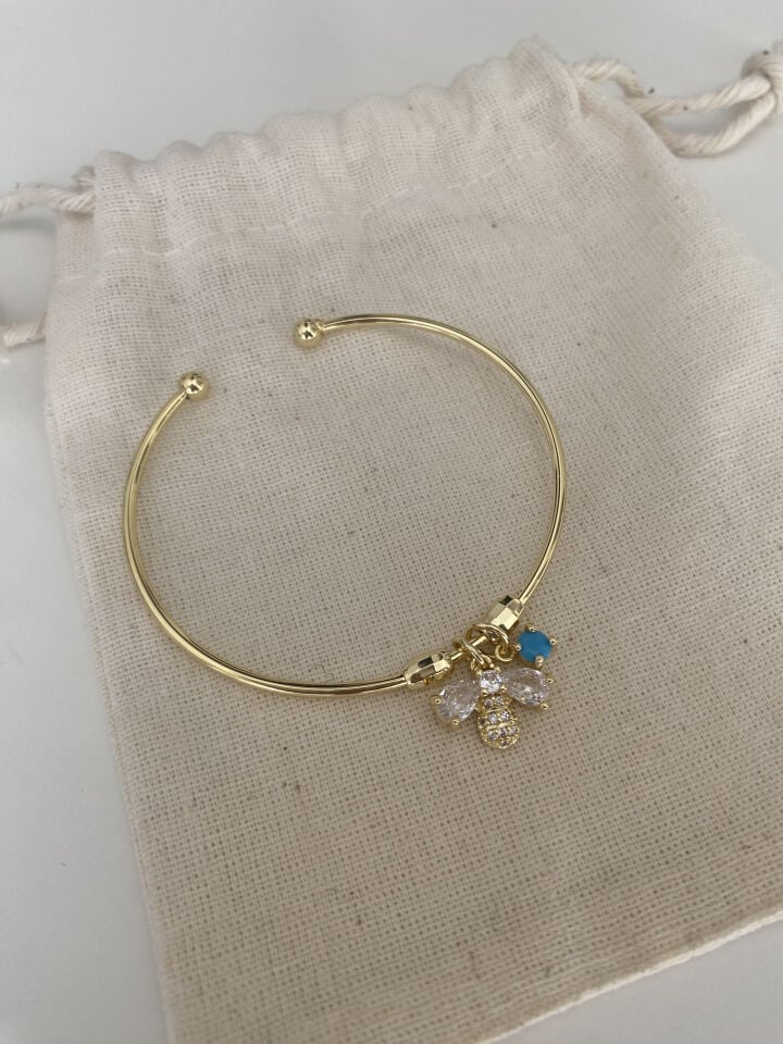 Tekli Beyaz Taşlı Arı Detay Charmlı İnce Bileklik