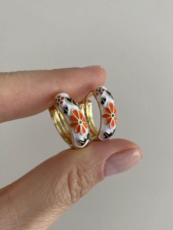Altın Kaplama Mineli Çiçek Motifli Halka Küpe Beyaz (İç çapı:1,5 cm)