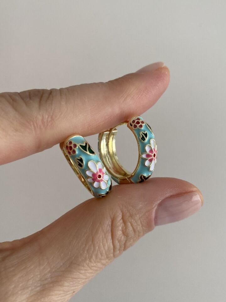 Altın Kaplama Mineli Çiçek Motifli Halka Küpe Açık Mavi (İç çapı:1,5 cm)
