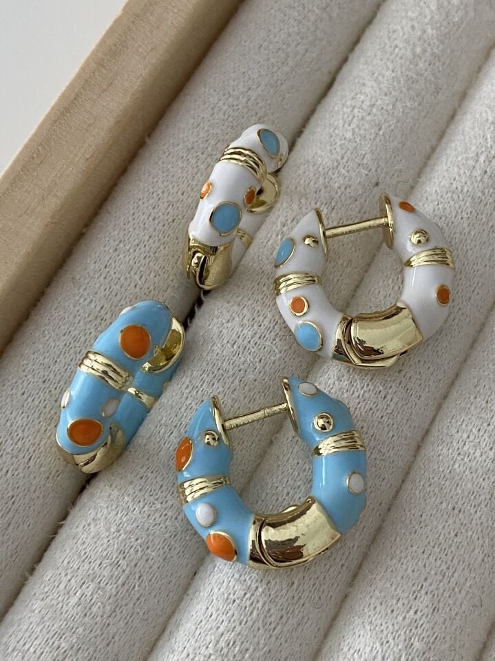 Altın Kaplama Mineli Puantiye Desen Bombeli Halka Küpe Beyaz (İç çapı:1 cm)