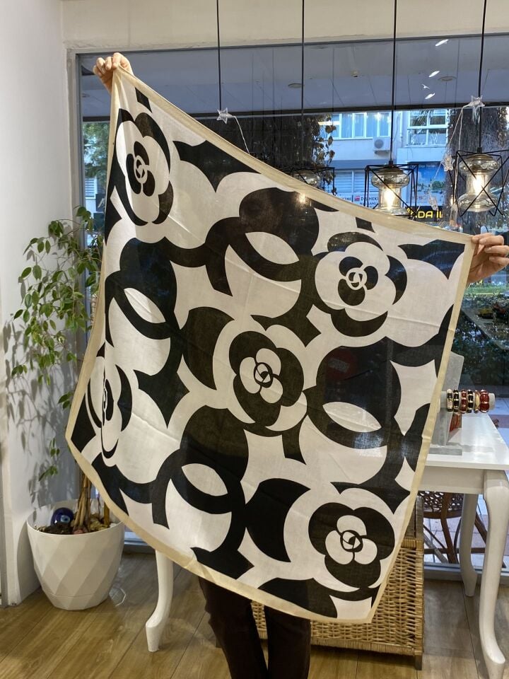 Desenli 90*90 Pamuklu Eşarp Şal