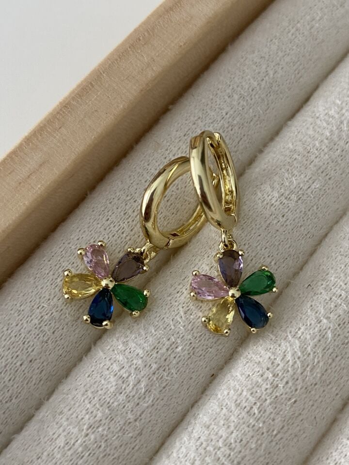 Altın Kaplama Sallantılı Renkli Taşlı Çiçek Halka Küpe (İç çapı:1 cm)