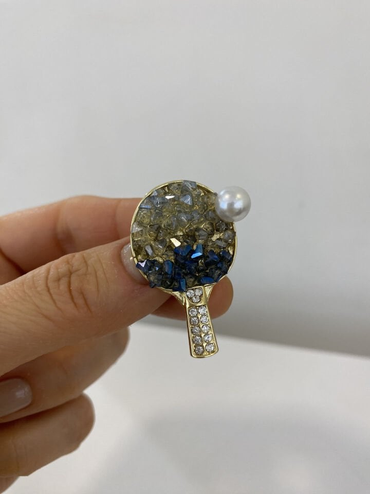 Kristal Taşlı Raket Broş