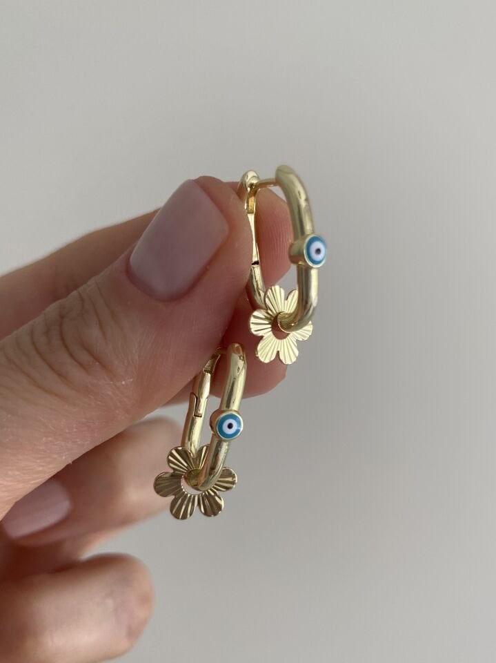 Altın Kaplama Çiçek Figür Nazar Boncuklu Pırpır Halka Küpe (İç boyu: 1,6cm)