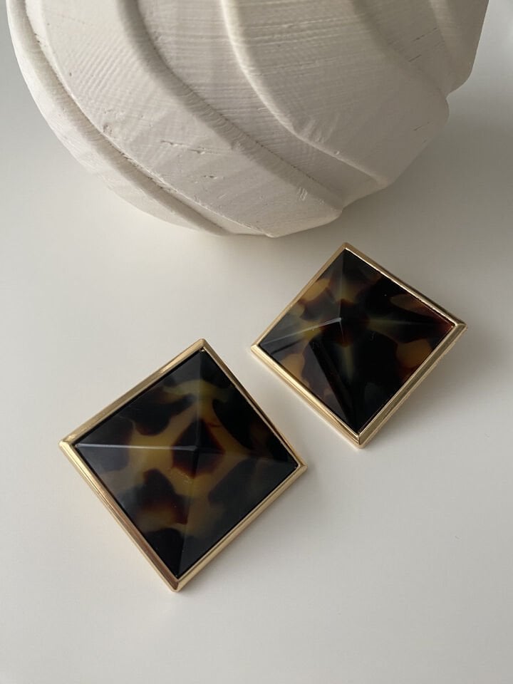 Leopar Detay Piramit Küpe