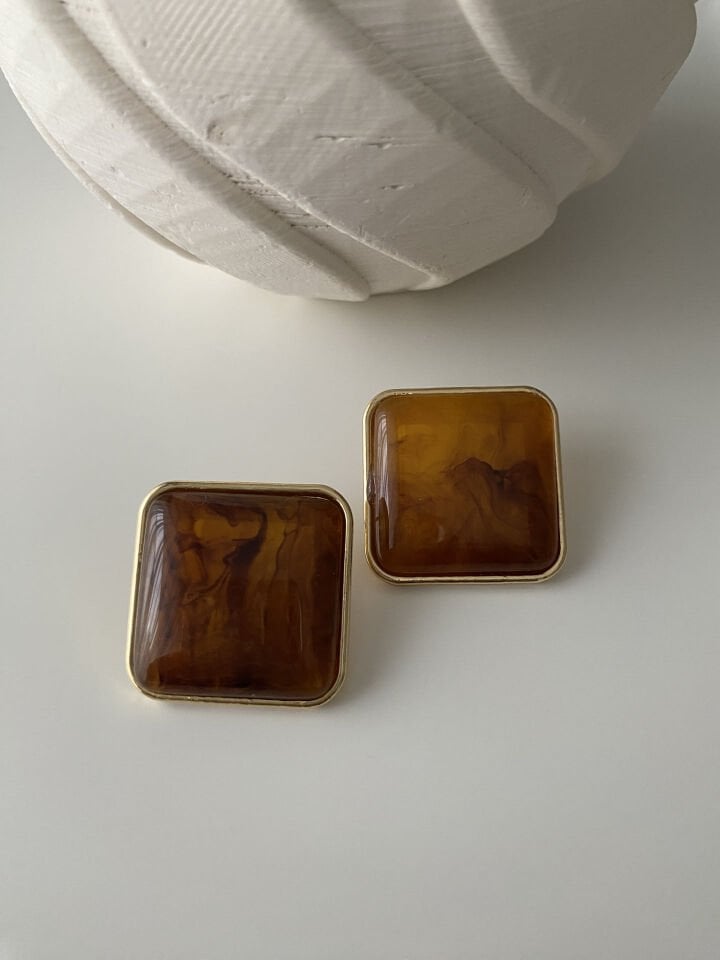 Gold Çerçeveli Kehribar Kare Küpe