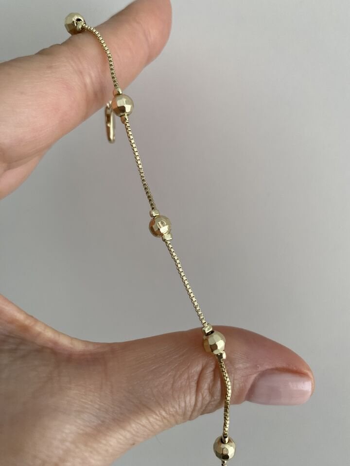 Altın Kaplama Yansımalı Top Detaylı İnce Zincir Bileklik (17cm+ek)