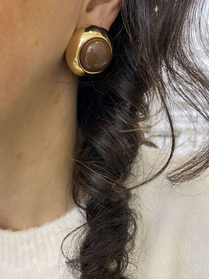 Bombeli Kahverengi Detay Yuvarlak Küpe