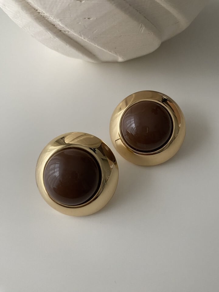 Bombeli Kahverengi Detay Yuvarlak Küpe