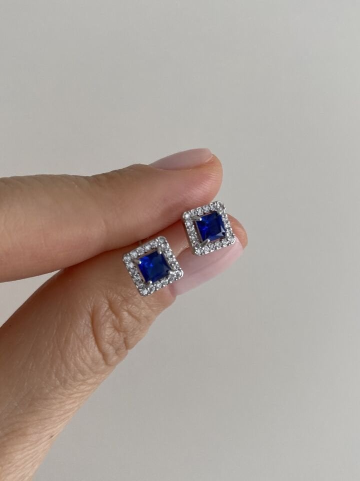Özel Seri Lacivert Kristal Taşlı Kare Form Minimal Küpe