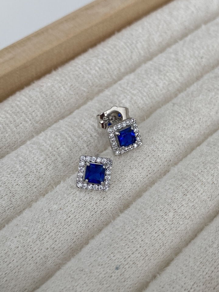 Özel Seri Lacivert Kristal Taşlı Kare Form Minimal Küpe