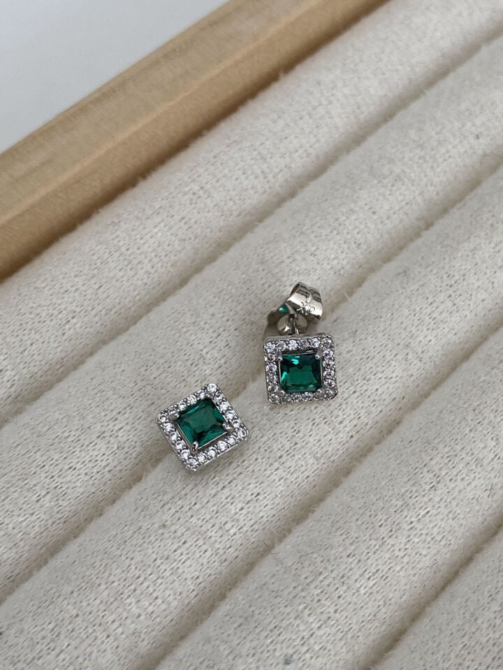 Özel Seri Yeşil Kristal Taşlı Kare Form Minimal Küpe