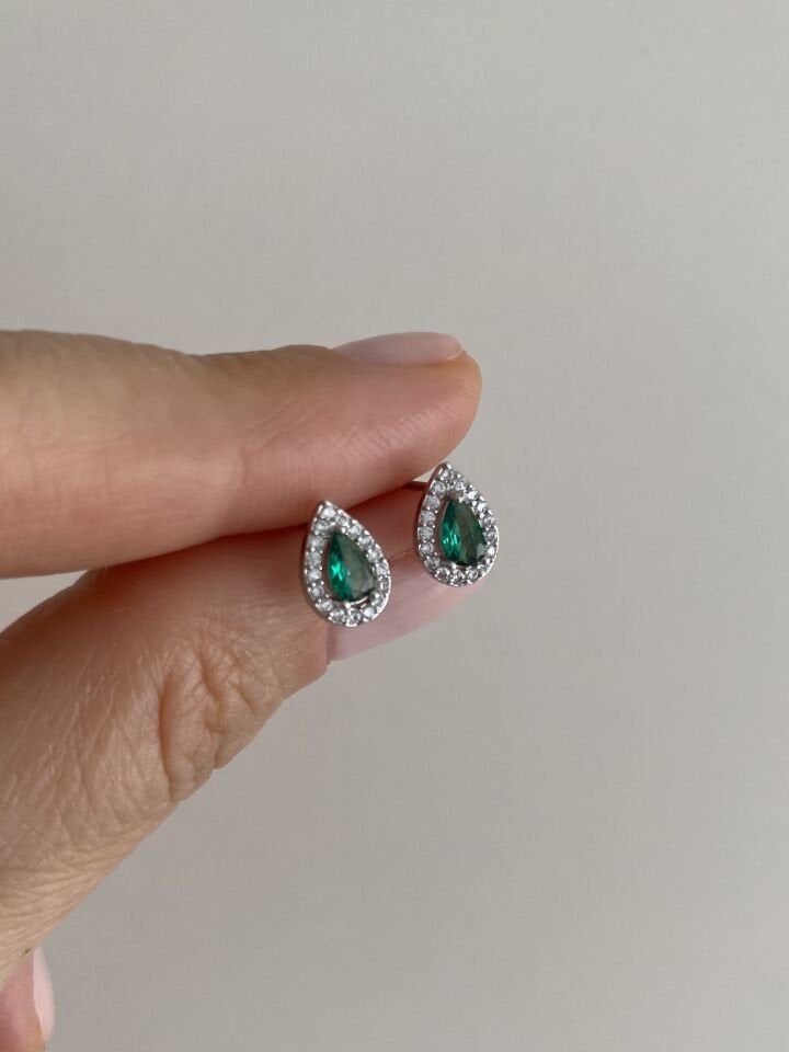 Özel Seri Yeşil Kristal Taşlı Damla Form Minimal Küpe
