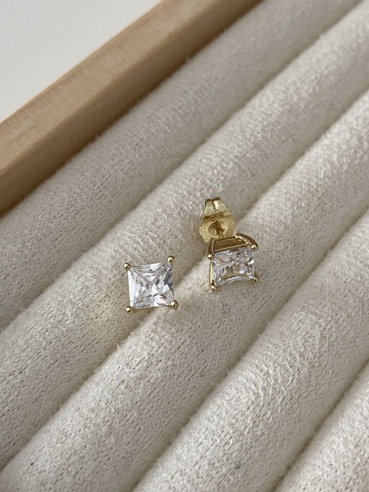 Özel Seri Kristal Taşlı Kare Form Tek Taş Minimal Küpe Gold 6mm