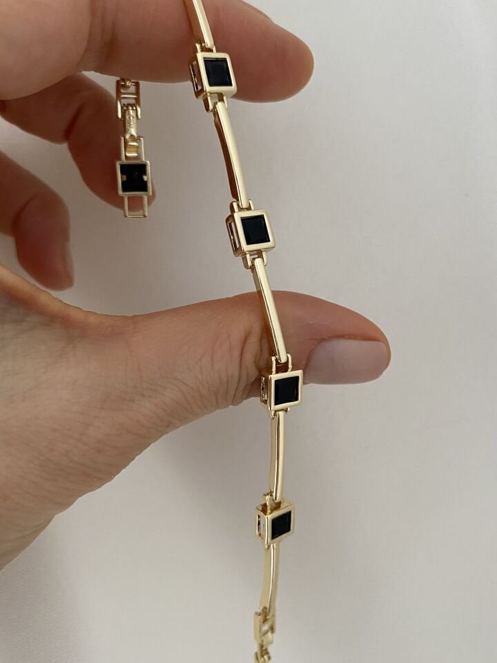 Kare Siyah Kristal Taşlı Çubuk Bileklik