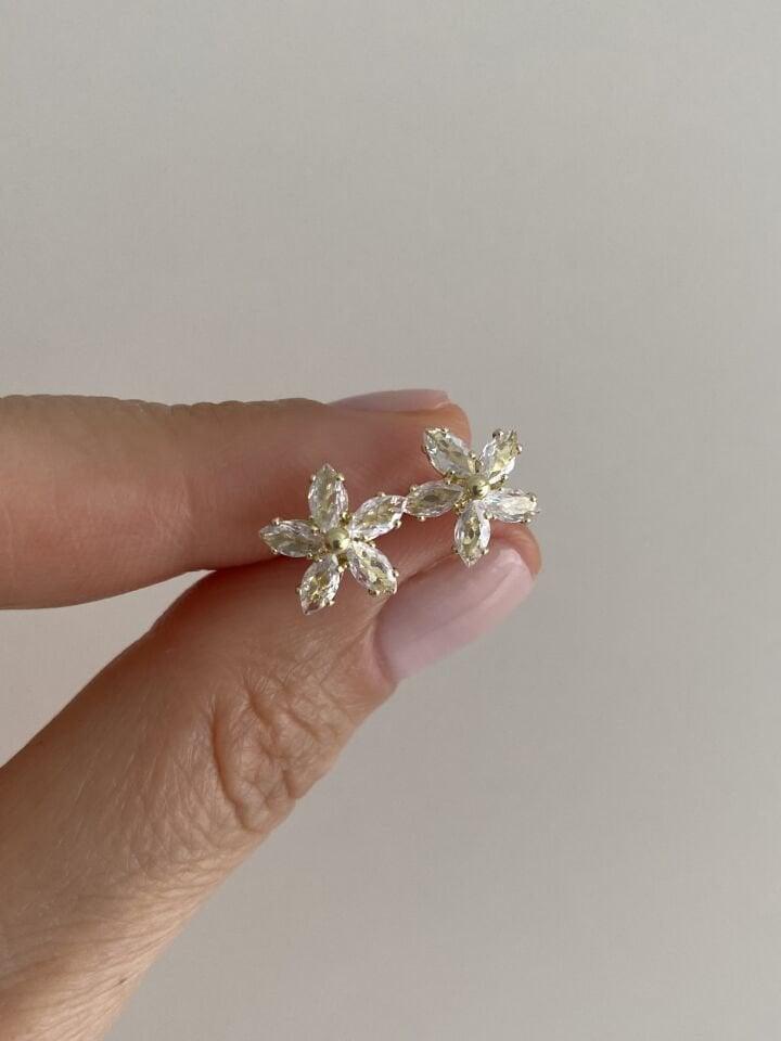 Özel Seri Kristal Taşlı Çiçek Model Minimal Küpe Gold