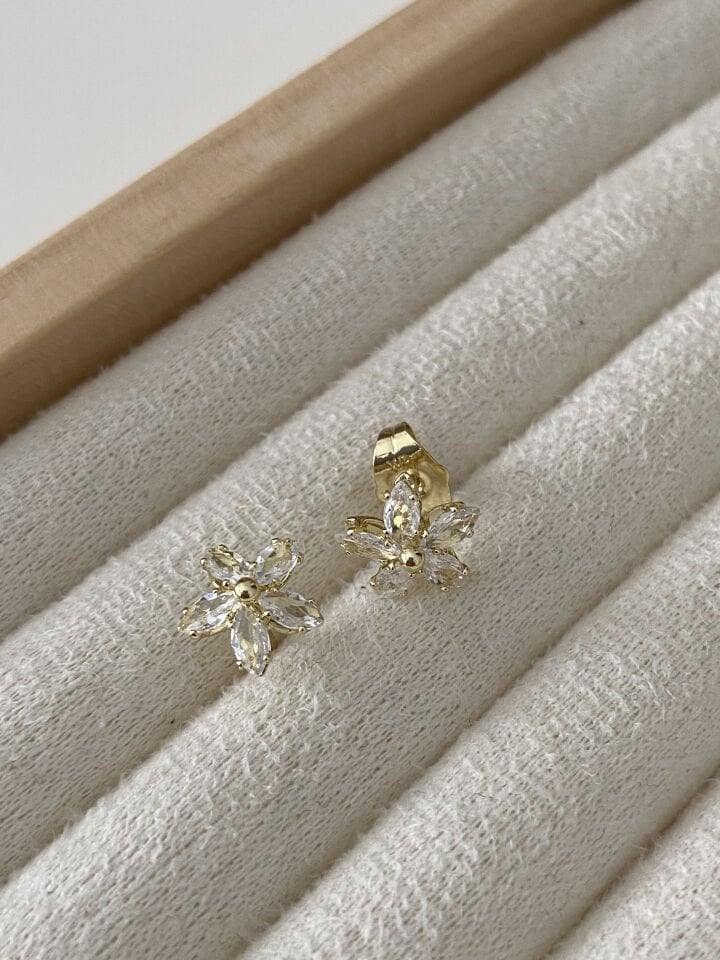 Özel Seri Kristal Taşlı Çiçek Model Minimal Küpe Gold