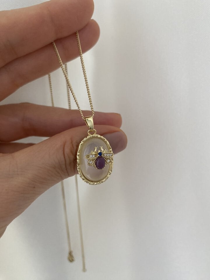 Mor Arı Detaylı Sedef Kolye