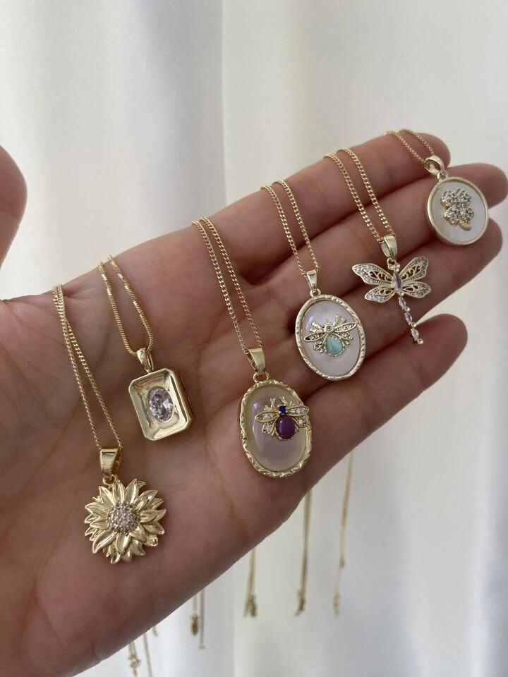 Dantel Detaylı Taşlı Yusufçuk Kolye