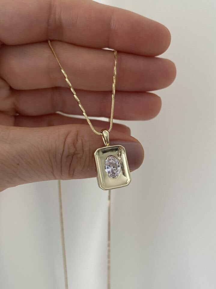 Oval Taşlı Plaka Kolye