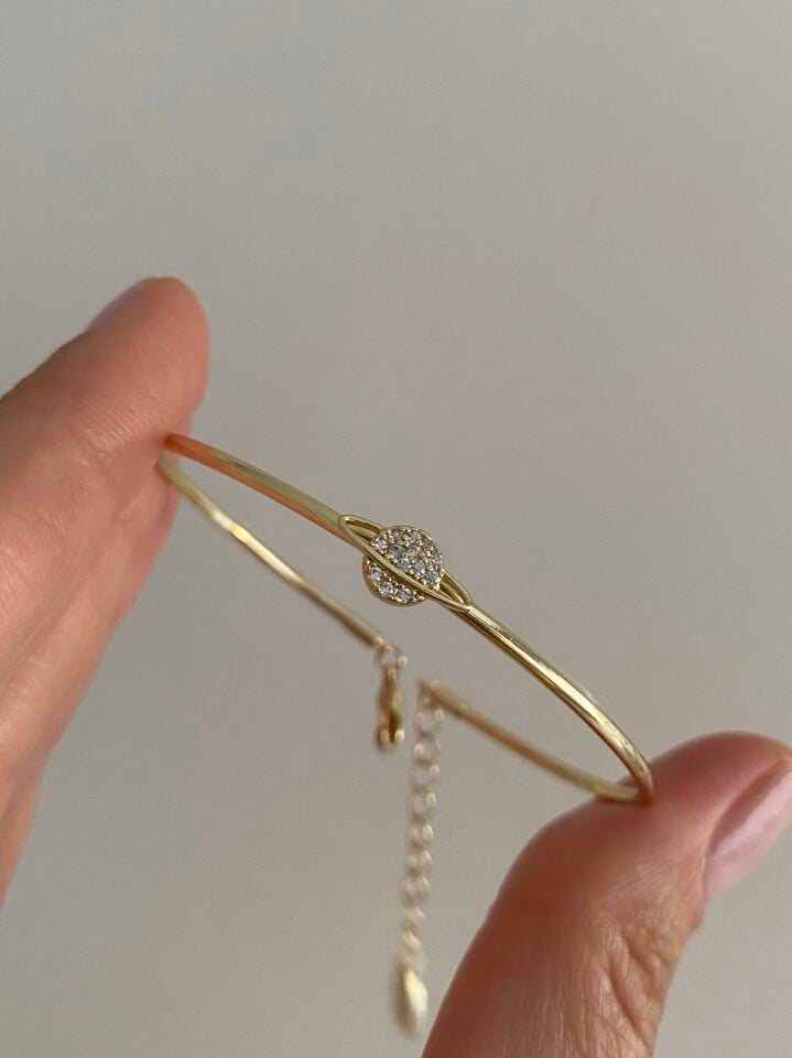 Altın Kaplama Minimal Satürn Figür İnce Kelepçe Bileklik