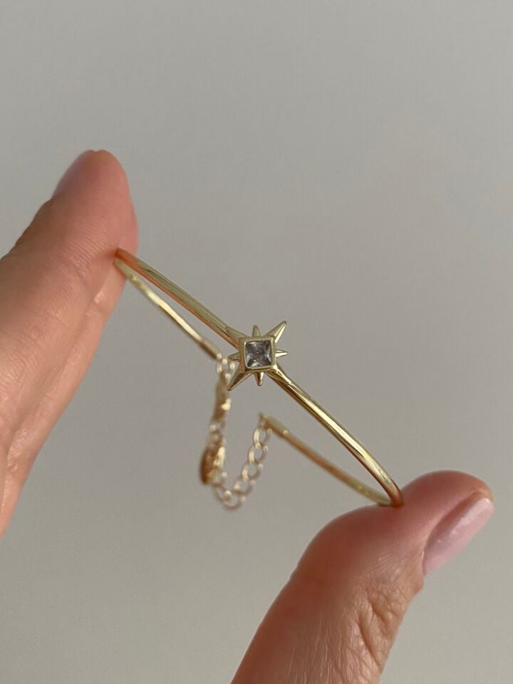 Altın Kaplama Minimal Ortası Taşlı Kutup Yıldız Figür İnce Kelepçe Bileklik