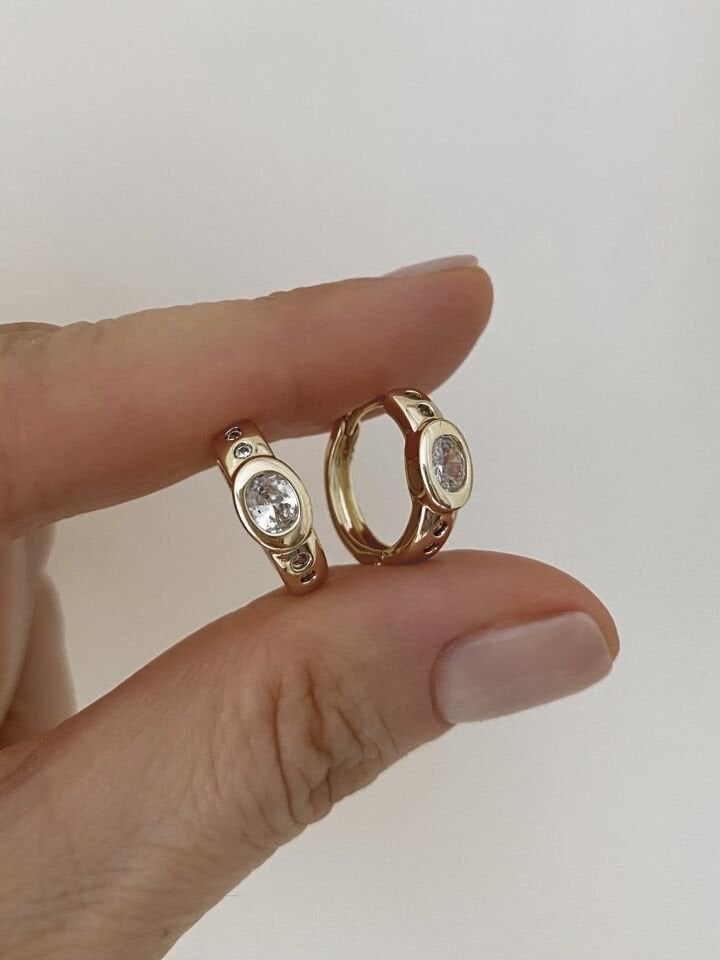 “Özel Seri” Oval Taşlı Halka Küpe