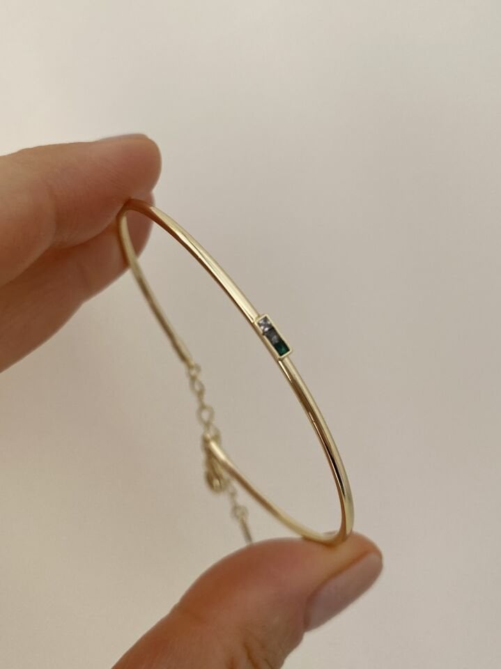 Altın Kaplama Minimal Yeşil Taşlı İnce Kelepçe Bileklik