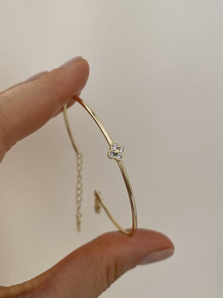Altın Kaplama Minimal Mini Yonca Figür İnce Kelepçe Bileklik