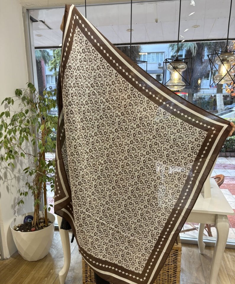 Desenli 90*90 Pamuklu Eşarp Şal