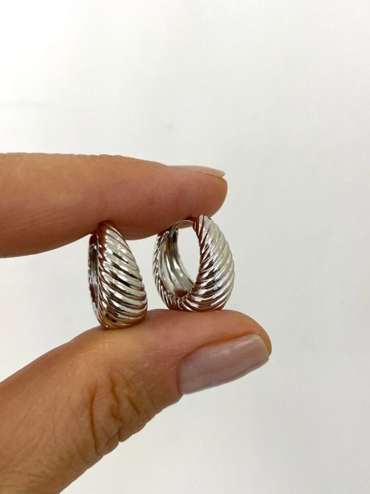 “Özel Seri” Dalga Desen Bombeli Halka Küpe