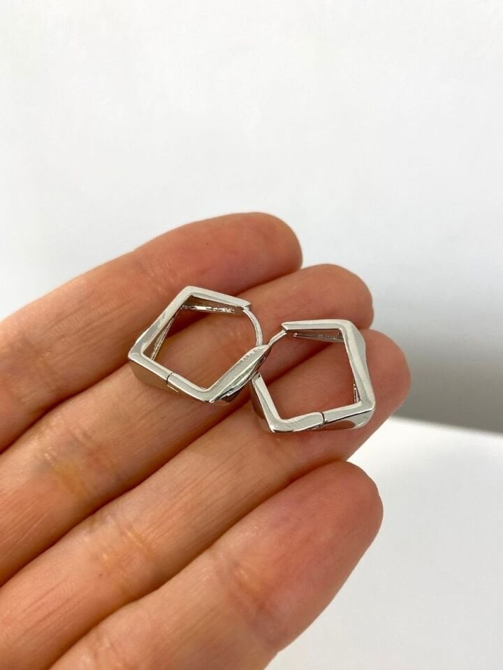 Özel Seri Asimetrik Model Halka Küpe Gümüş Renk