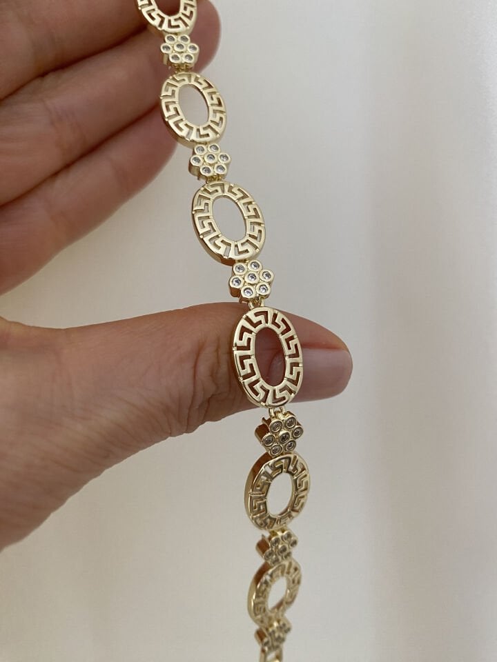 Taşlı Çiçek Detaylı Oval Greek Bileklik