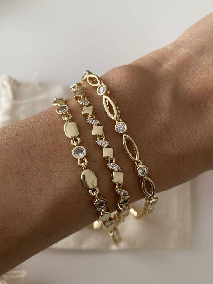 Sıralı Oval Zirkon Taşlı Kare Plaka Bileklik