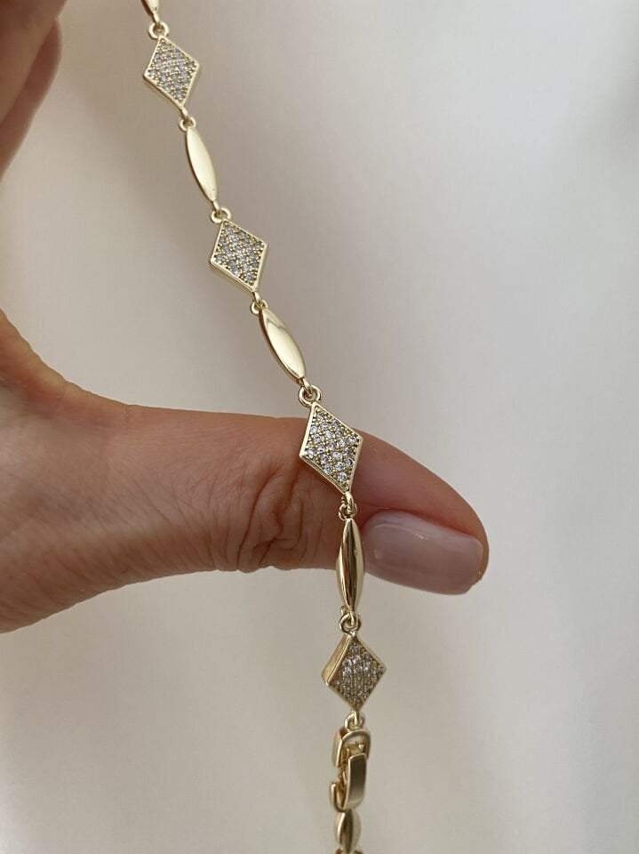 Gömme Taşlı Çubuk Detaylı Baklava Model Bileklik